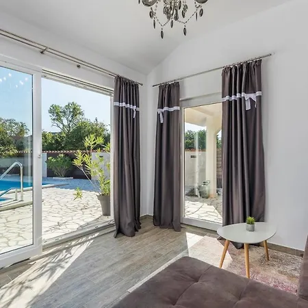 House Jurici Villa *