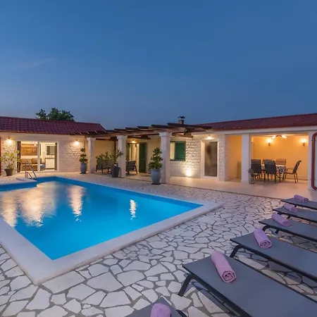 Villa House Jurici