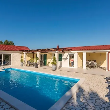 Willa House Jurici *