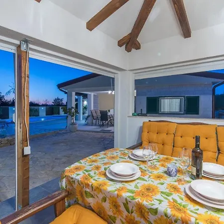 Villa House Jurici *
